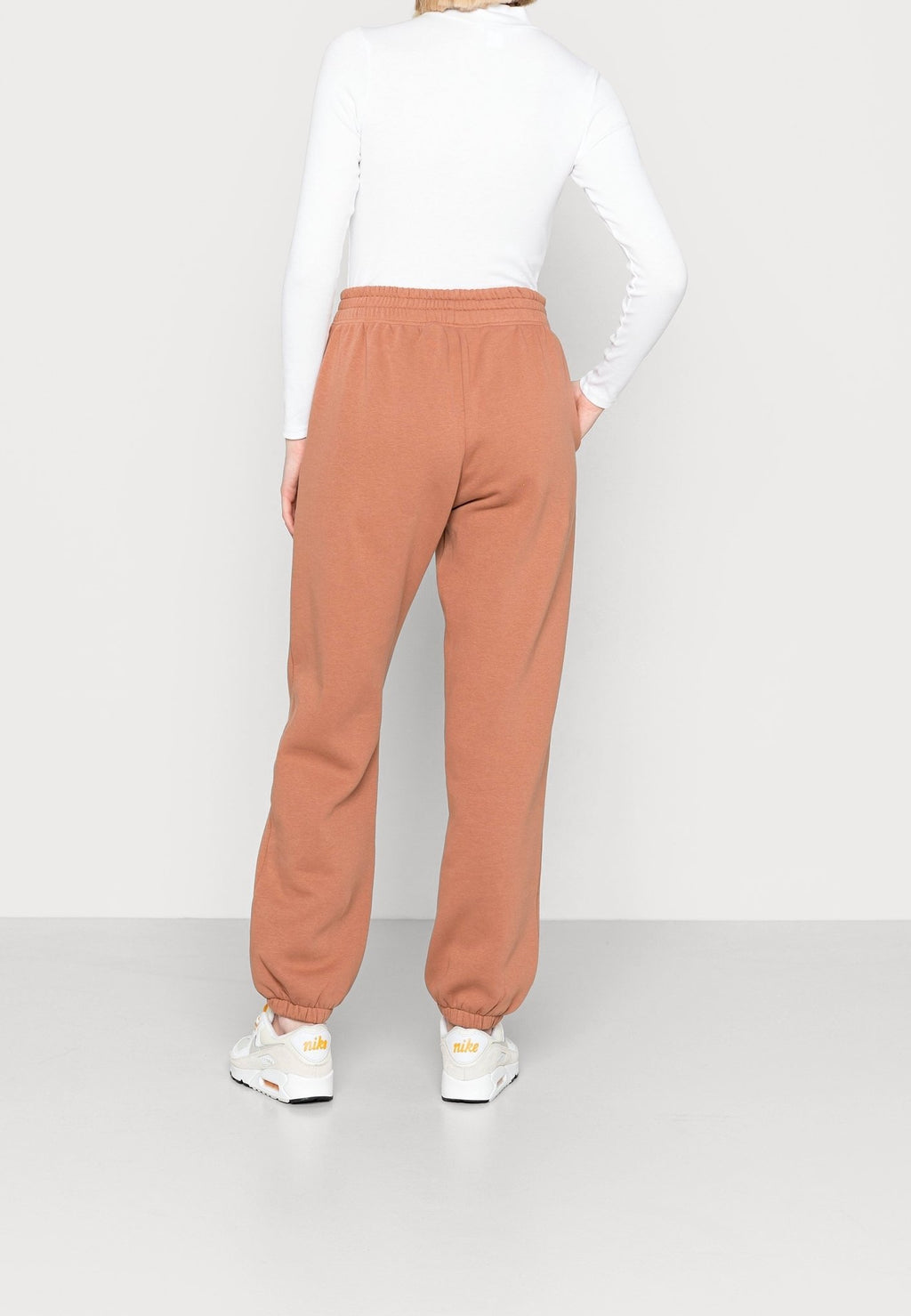 NIKE WOMENS ESSENTIAL PANTS
