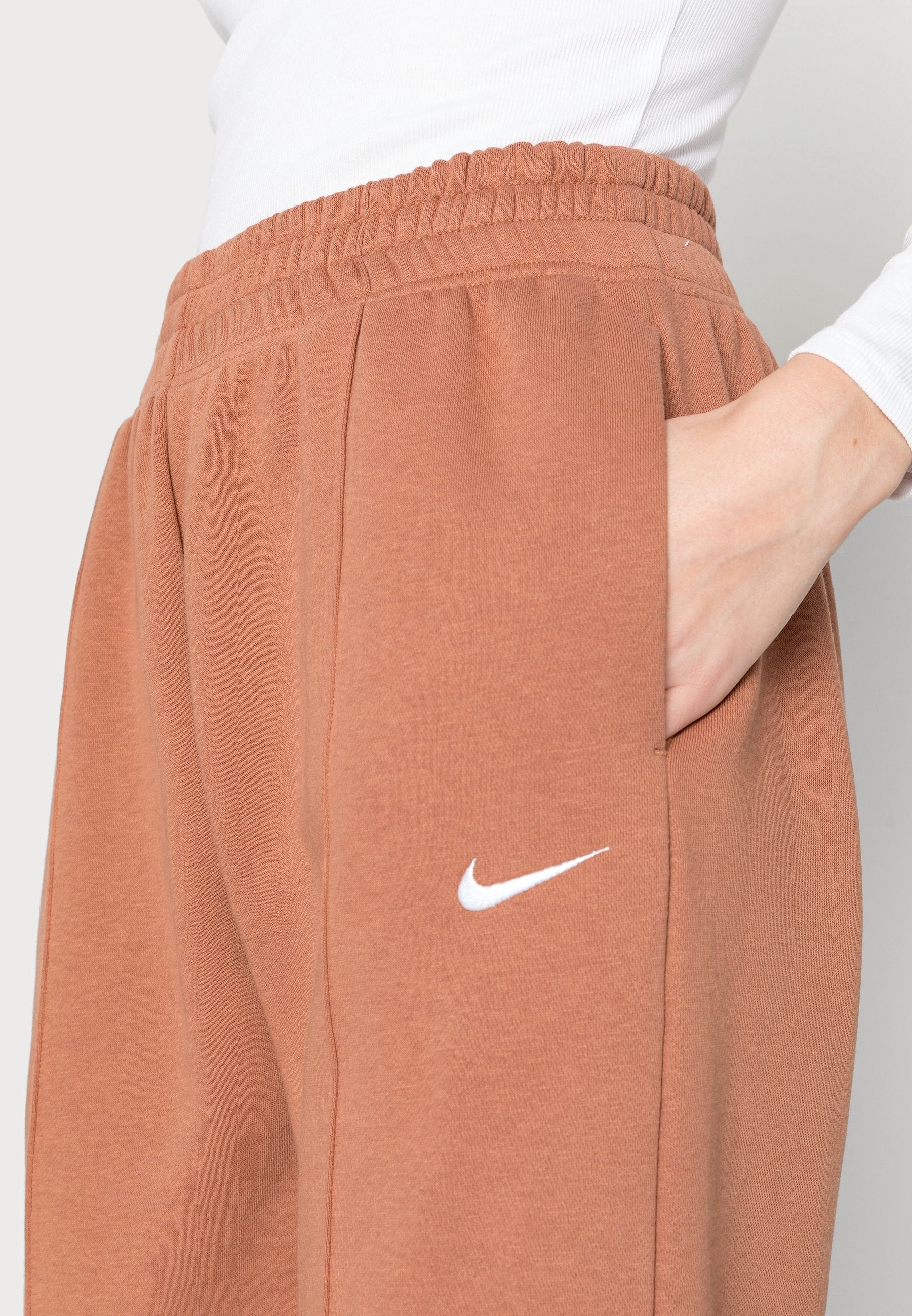 NIKE WOMENS ESSENTIAL PANTS