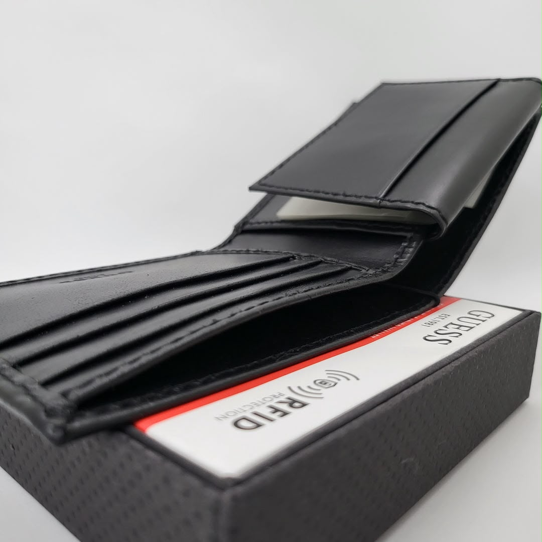 GUESS Men's Leather Slim Bifold Wallet