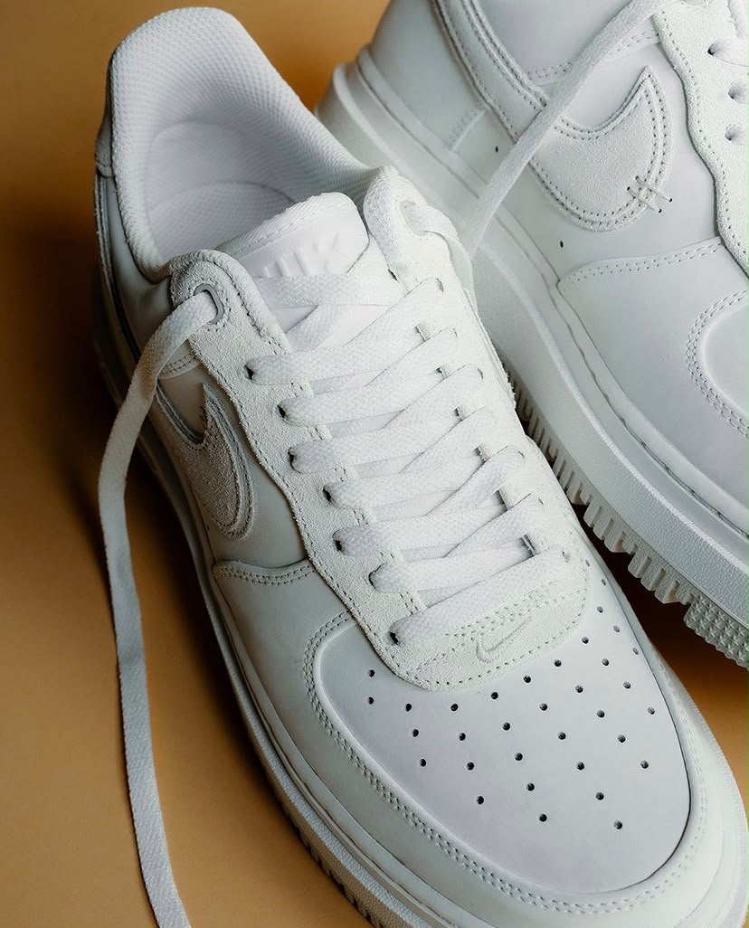Nike Air Force 1 Luxe