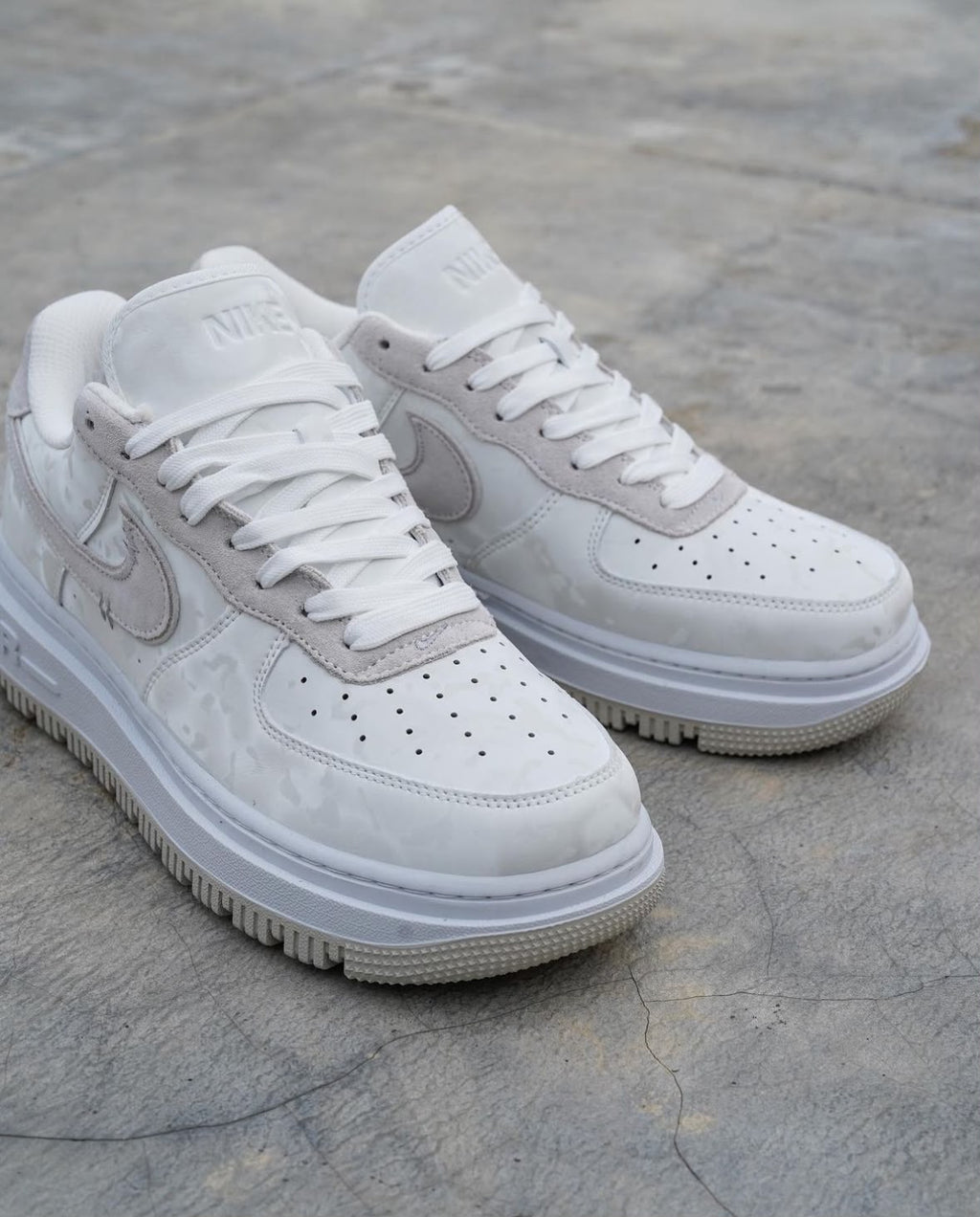 Nike Air Force 1 Luxe