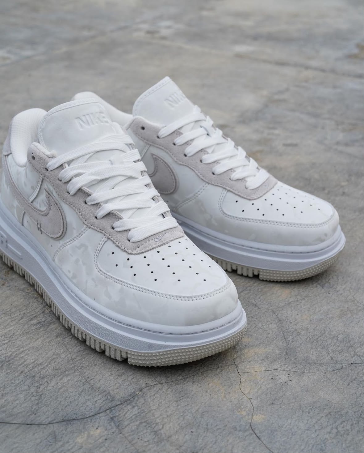 Nike Air Force 1 Luxe